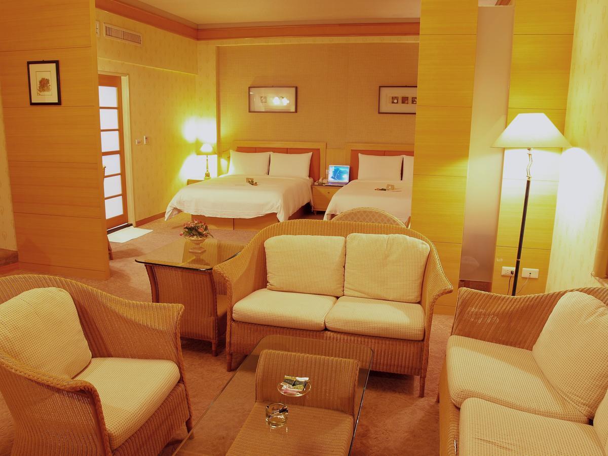 Park Motel Chiayi Buitenkant foto