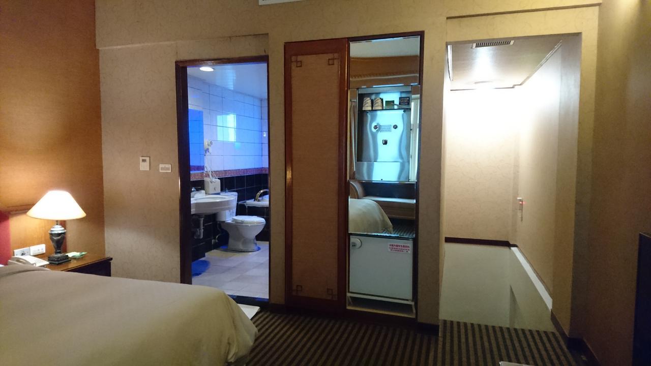 Park Motel Chiayi Buitenkant foto